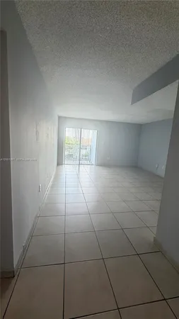 $2,600 | 9375 Fontainebleau Boulevard, Unit L304, Miami, FL 33172