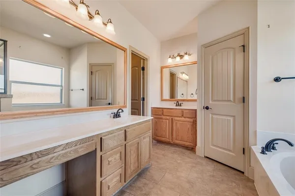 $569,999 | 2921 West Alamosa Drive, Terrell, TX 75160