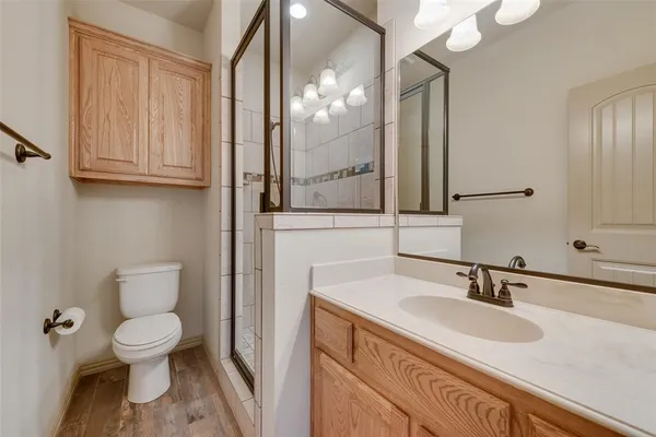 $569,999 | 2921 West Alamosa Drive, Terrell, TX 75160