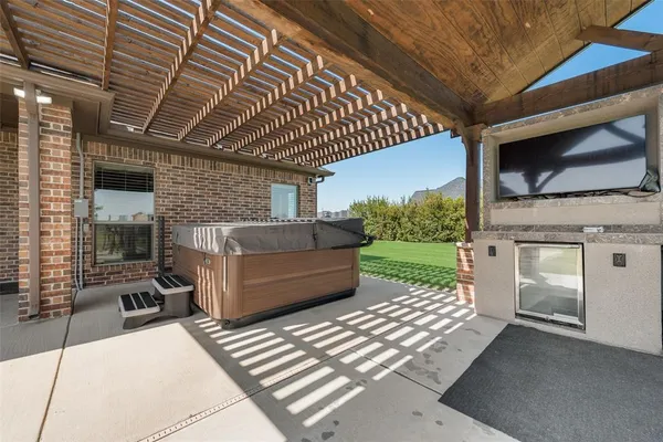 $569,999 | 2921 West Alamosa Drive, Terrell, TX 75160