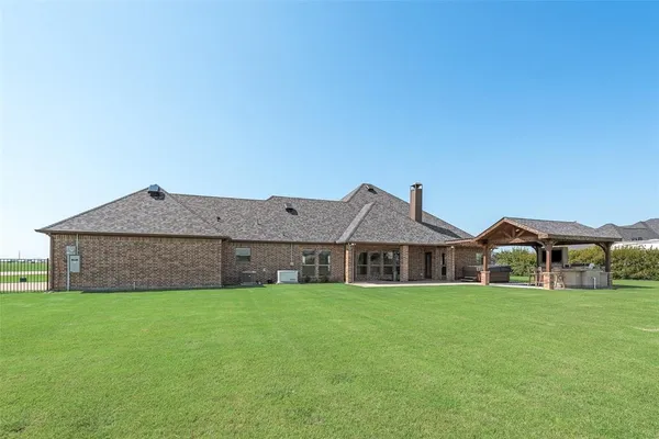$569,999 | 2921 West Alamosa Drive, Terrell, TX 75160