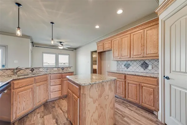 $569,999 | 2921 West Alamosa Drive, Terrell, TX 75160