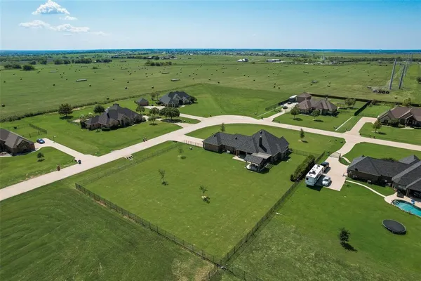 $569,999 | 2921 West Alamosa Drive, Terrell, TX 75160