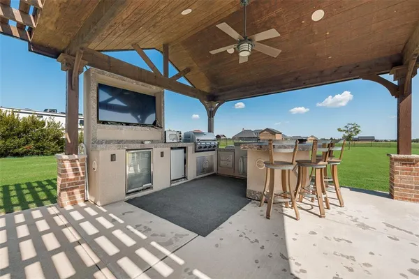 $569,999 | 2921 West Alamosa Drive, Terrell, TX 75160