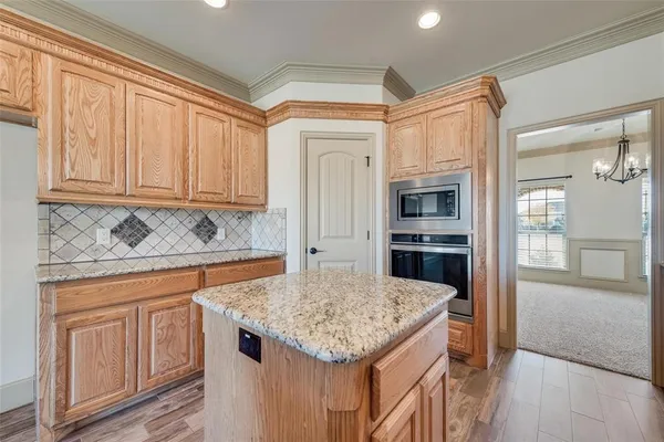 $569,999 | 2921 West Alamosa Drive, Terrell, TX 75160