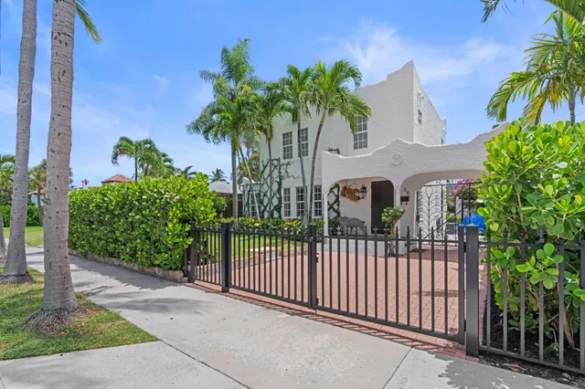 a view of a house with a small yard and plants