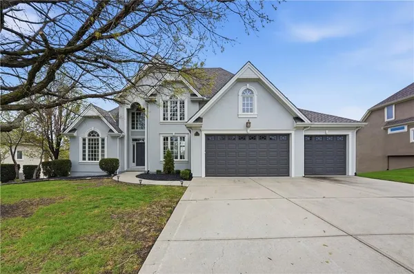 $829,995 | 6205 Northwest 101st Street, Kansas City, MO 64154