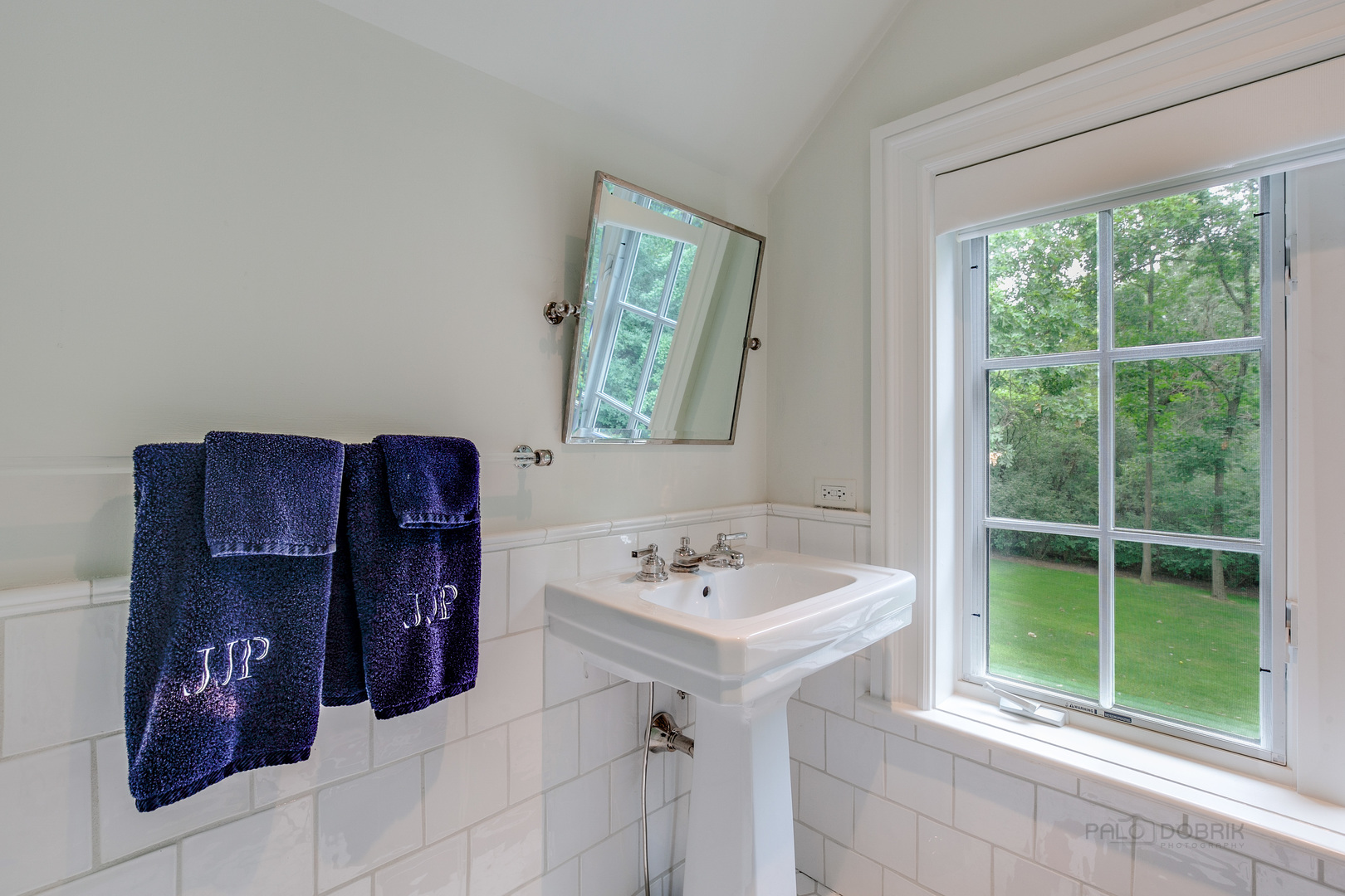680 South Ridge Road Lake Forest, IL 60045 - Photo 28 of 44 a bathroom with a sink and a mirror