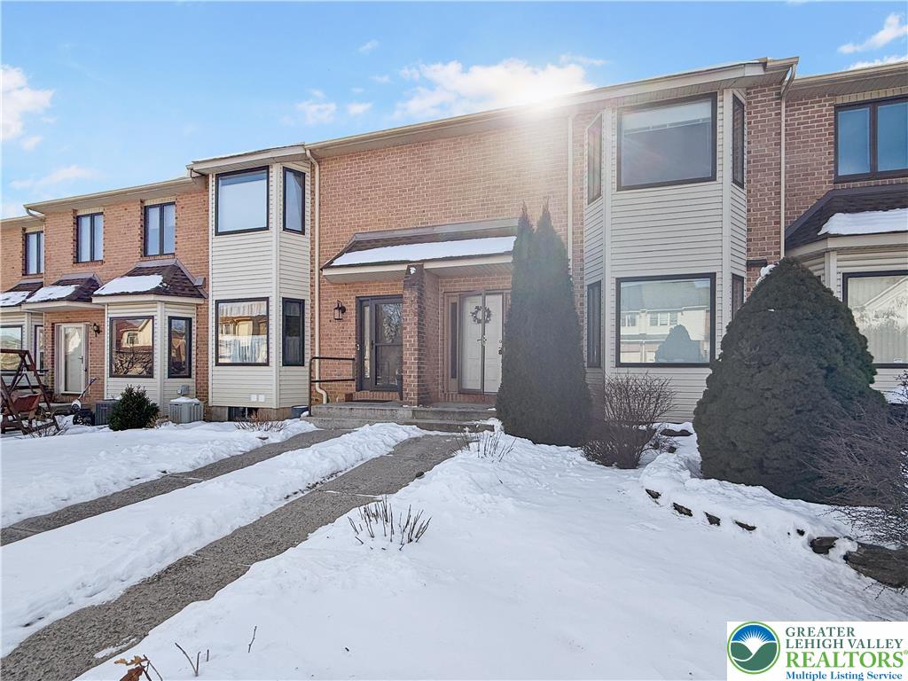 1652 Harding Circle Whitehall, PA 18052 - Photo 2 of 24