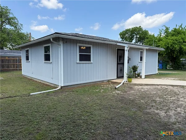 $154,900 | 412 East Walnut Street, Seguin, TX 78155