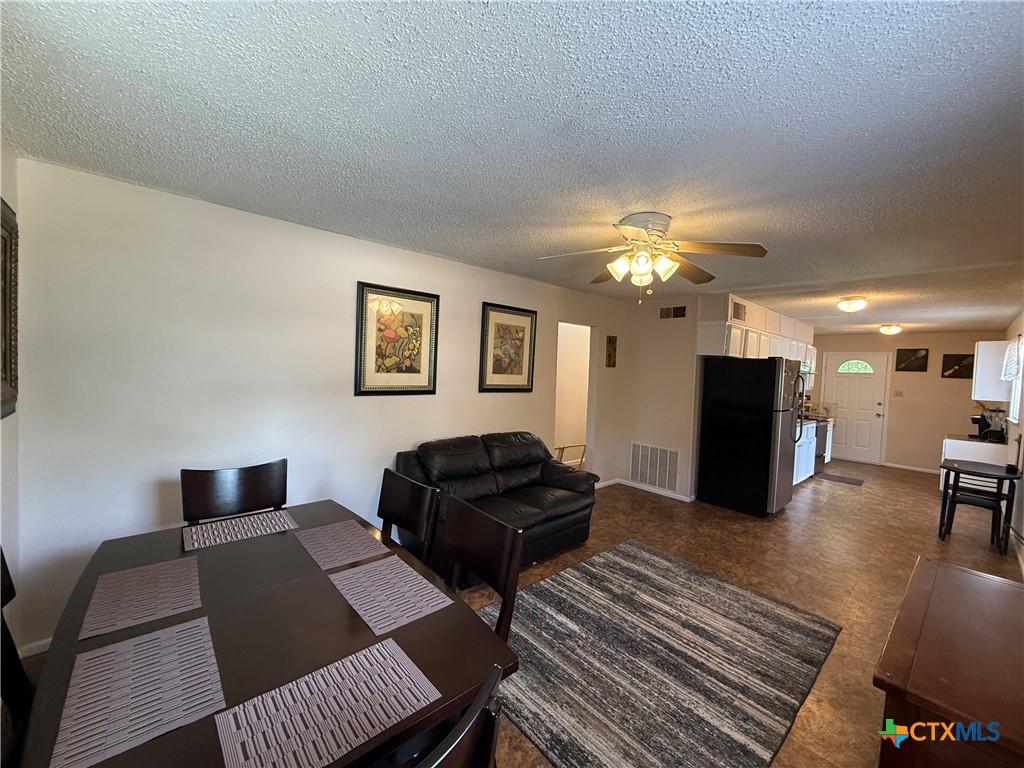 412 East Walnut Street Seguin, TX 78155 - Photo 11 of 32