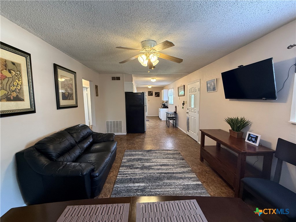 412 East Walnut Street Seguin, TX 78155 - Photo 12 of 32