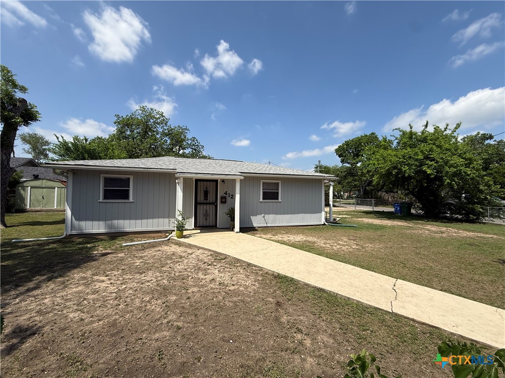 412 East Walnut Street Seguin, TX 78155 - Photo 2 of 32