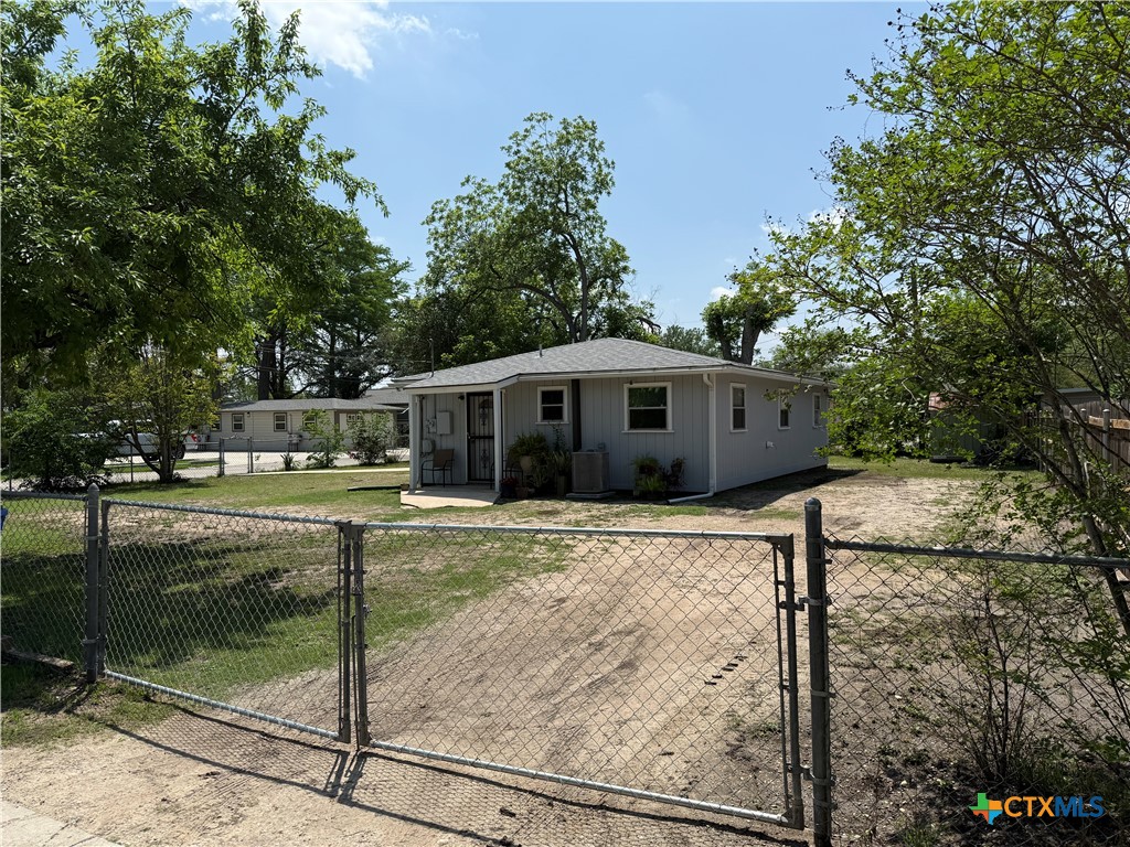 412 East Walnut Street Seguin, TX 78155 - Photo 23 of 32