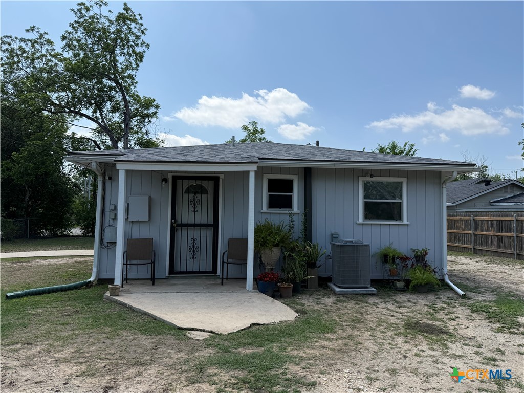 412 East Walnut Street Seguin, TX 78155 - Photo 24 of 32