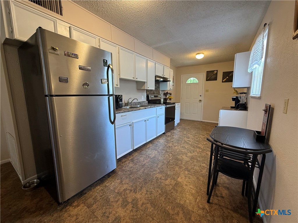 412 East Walnut Street Seguin, TX 78155 - Photo 4 of 32