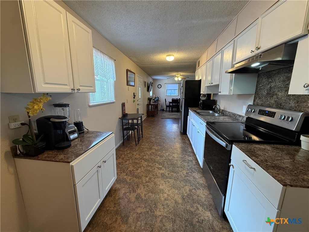 412 East Walnut Street Seguin, TX 78155 - Photo 5 of 32