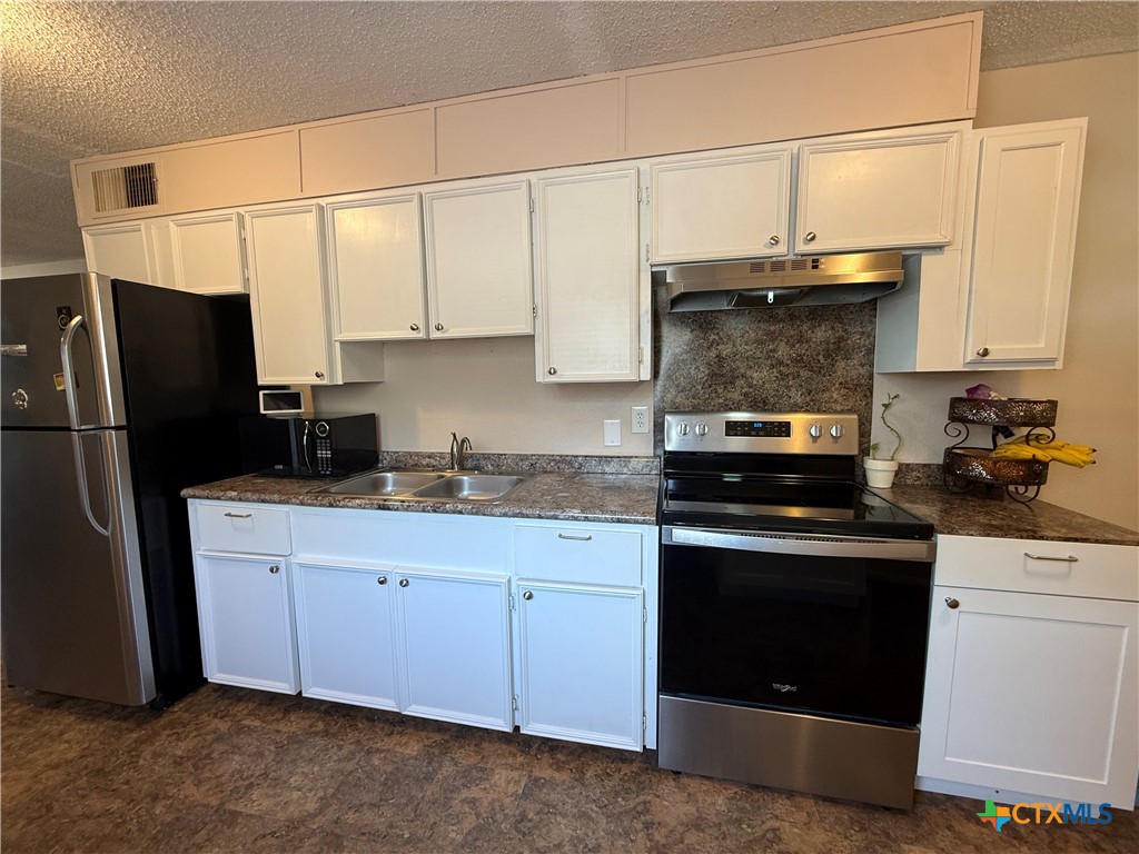 412 East Walnut Street Seguin, TX 78155 - Photo 6 of 32