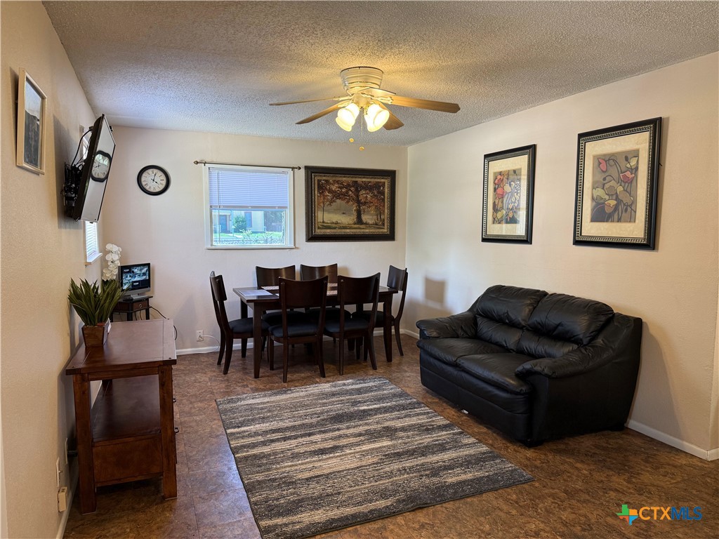 412 East Walnut Street Seguin, TX 78155 - Photo 9 of 32