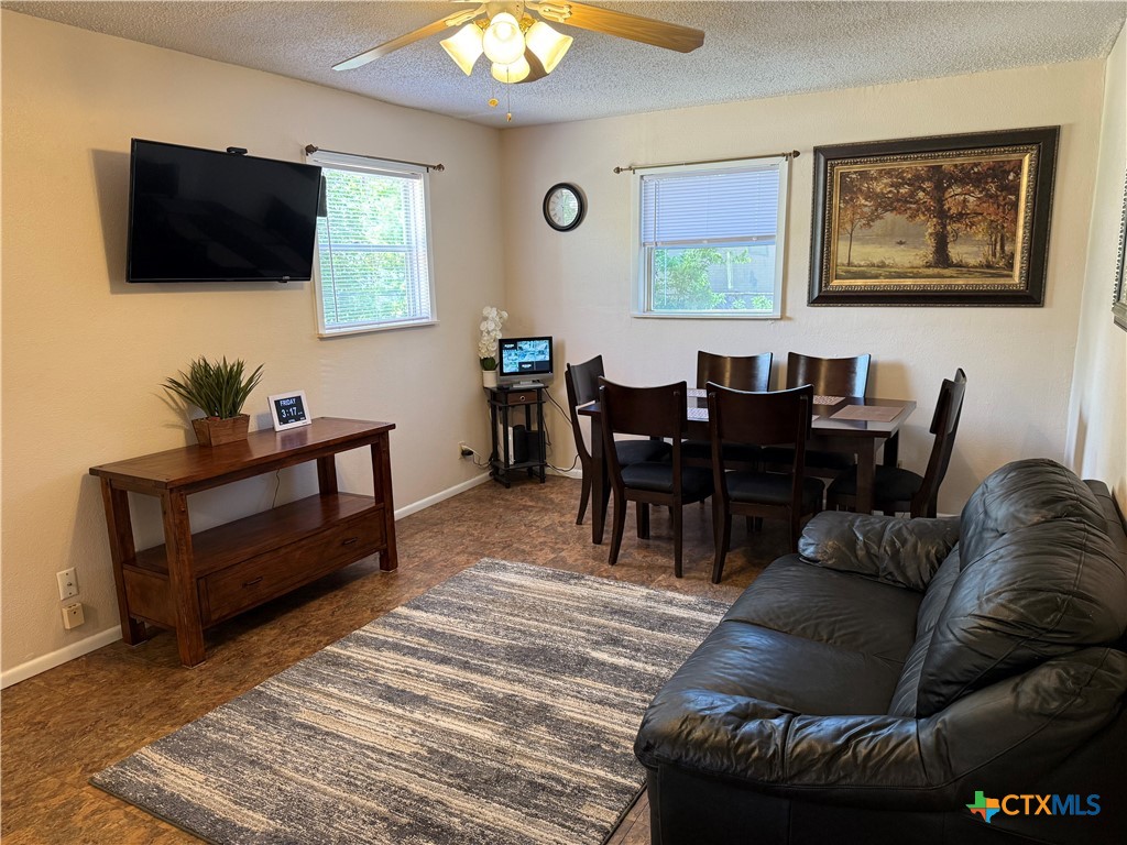 412 East Walnut Street Seguin, TX 78155 - Photo 10 of 32