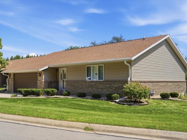801 Quail Ridge Drive, Unit 801 Freeport, IL 61032 - Photo 2 of 19 Gallery Image 2