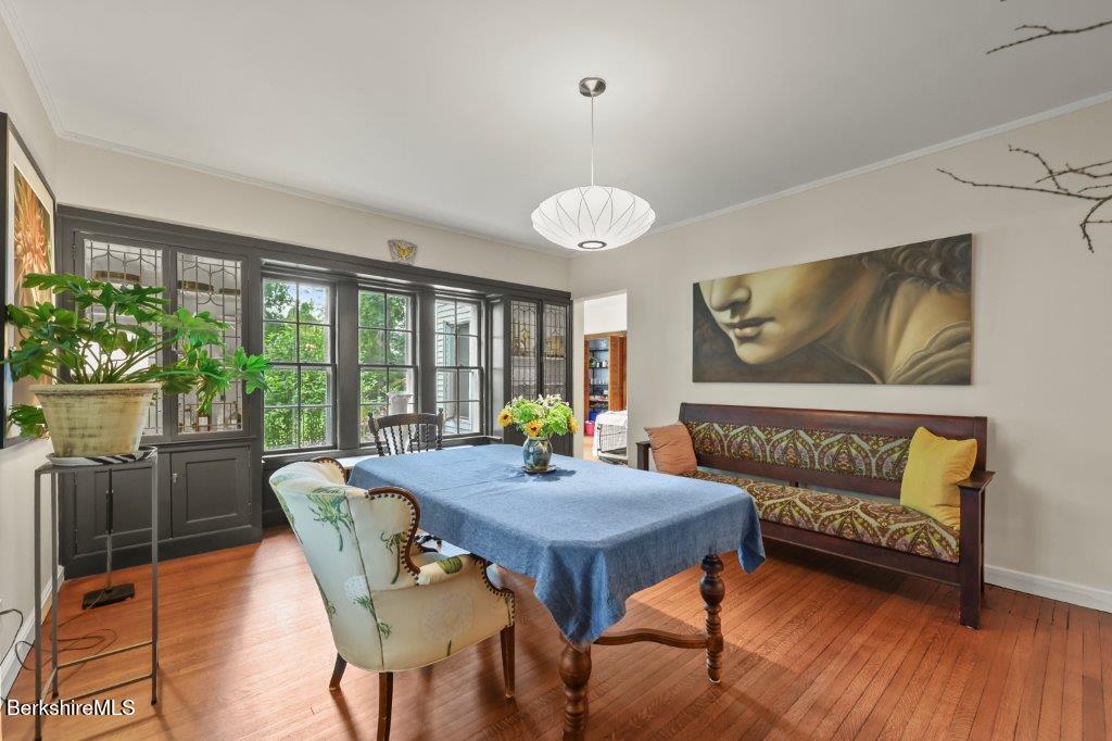 136 Pomeroy Avenue Pittsfield, MA 01201 - Photo 9 of 37 130 Dining Room