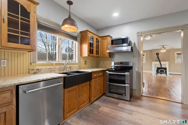 $739,900 | 43 Fox Hill Road, Pomfret, CT 06259
