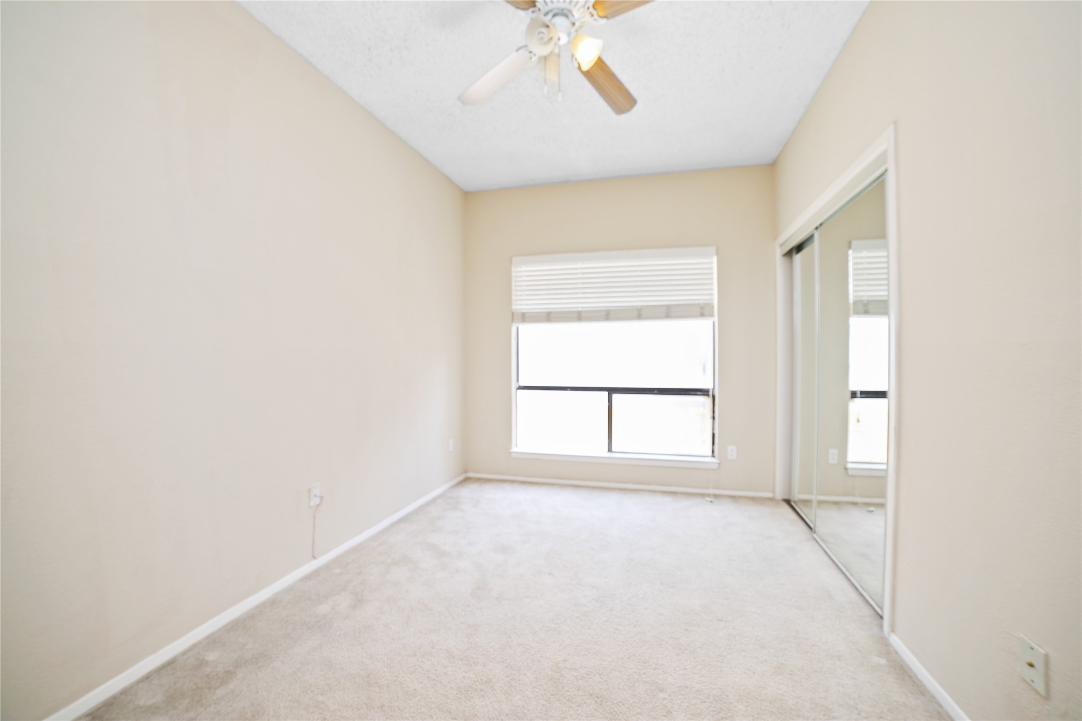806 West 24th Street, Unit 220 Austin, TX 78705 - Photo 10 of 10 an empty room with a window
