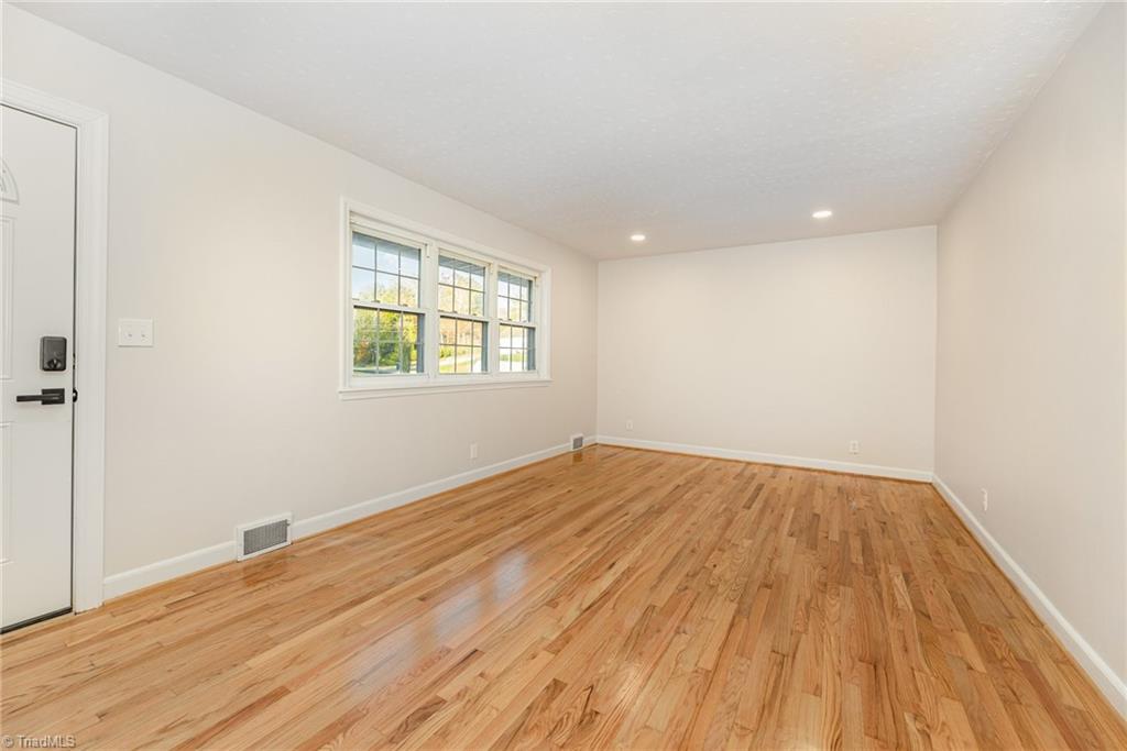 5012 Sitka Road Walkertown, NC 27051 - Photo 5 of 28