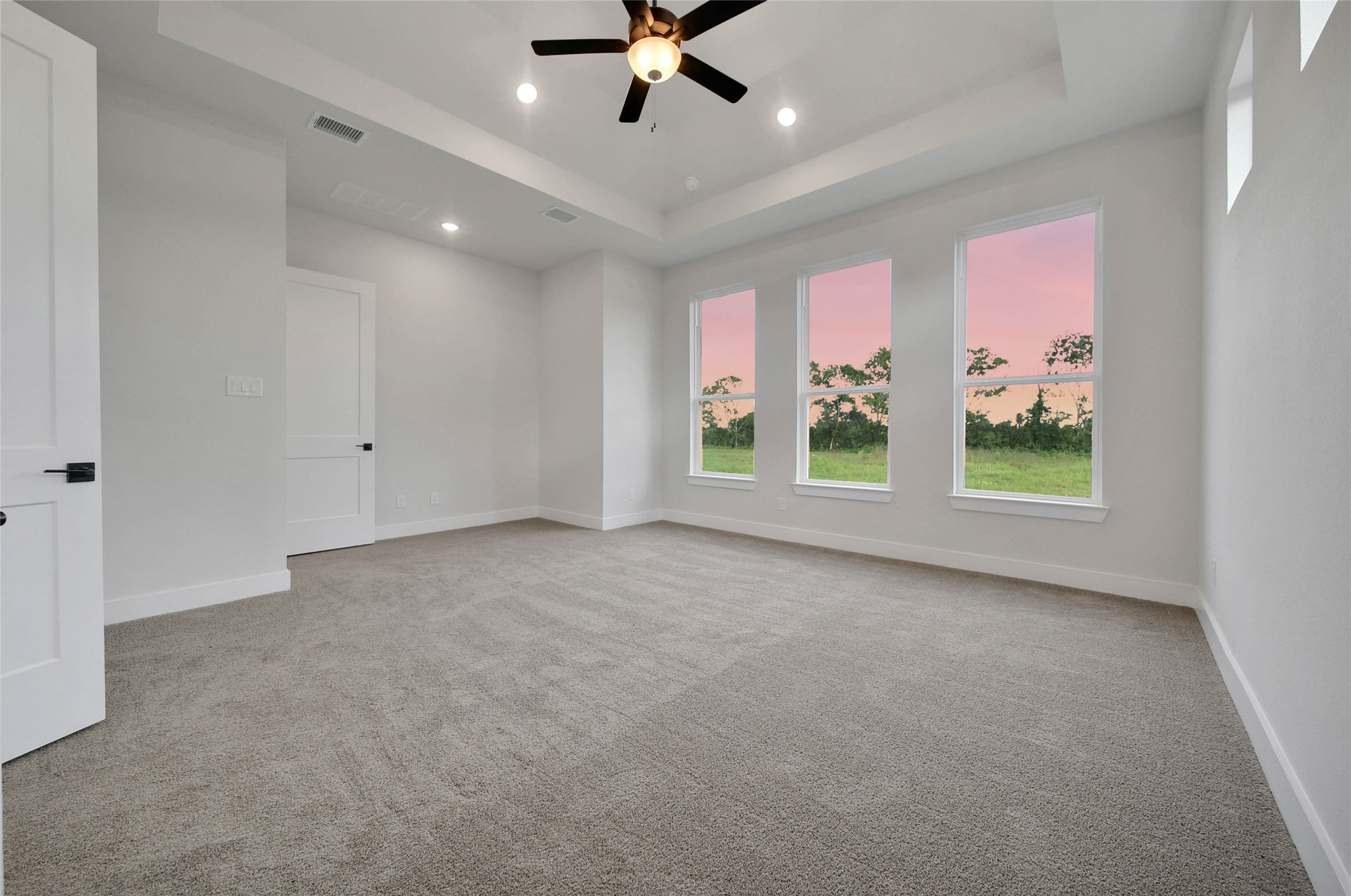 4610 Magnolia Bend Drive Rosharon, TX 77583 - Photo 20 of 48 a view of an empty room with a window