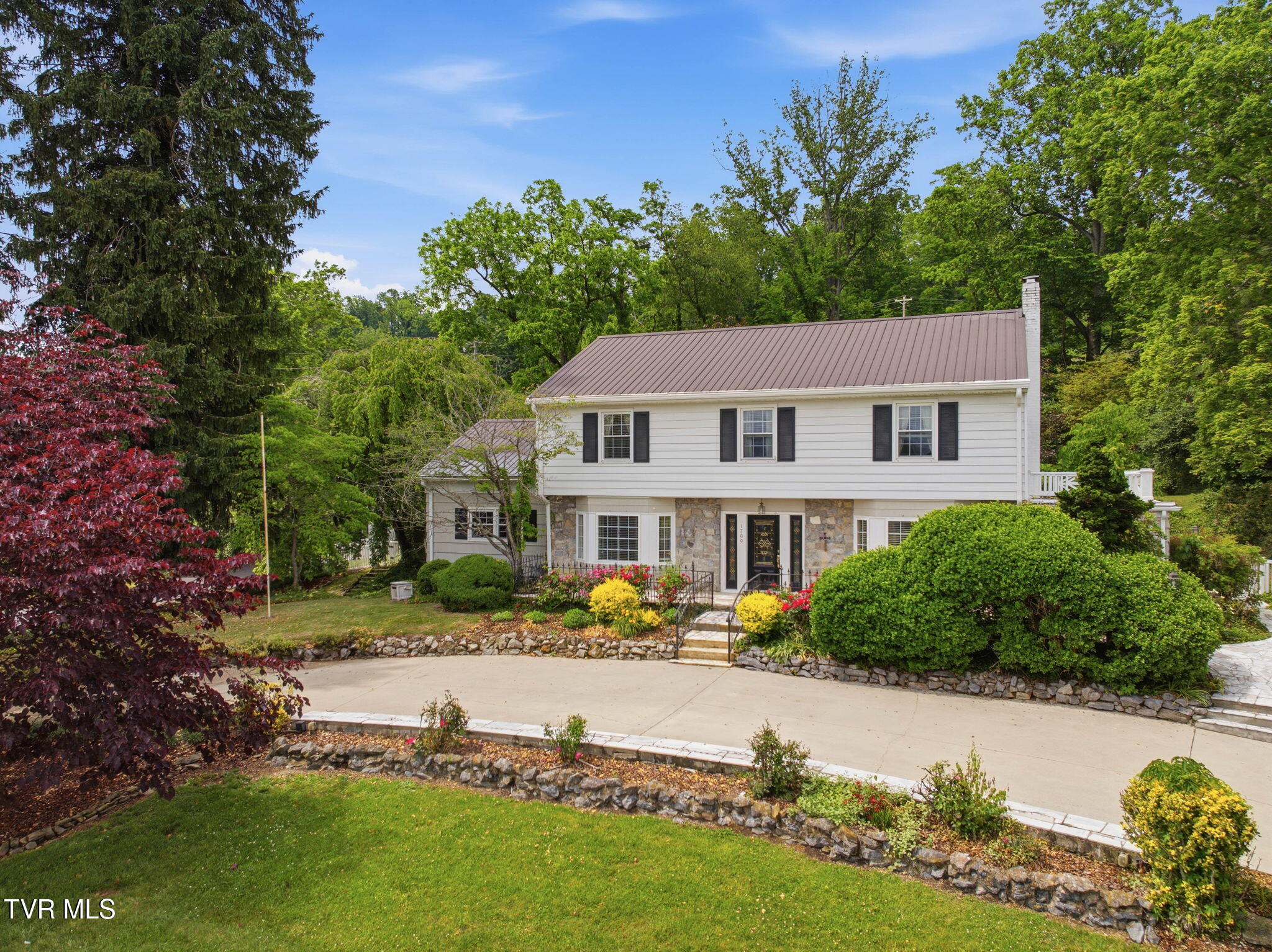 1700 Overhill Road Bristol, VA 24201 - Photo 4 of 50 12-web-or-mls-1700 Overhill Rd-2