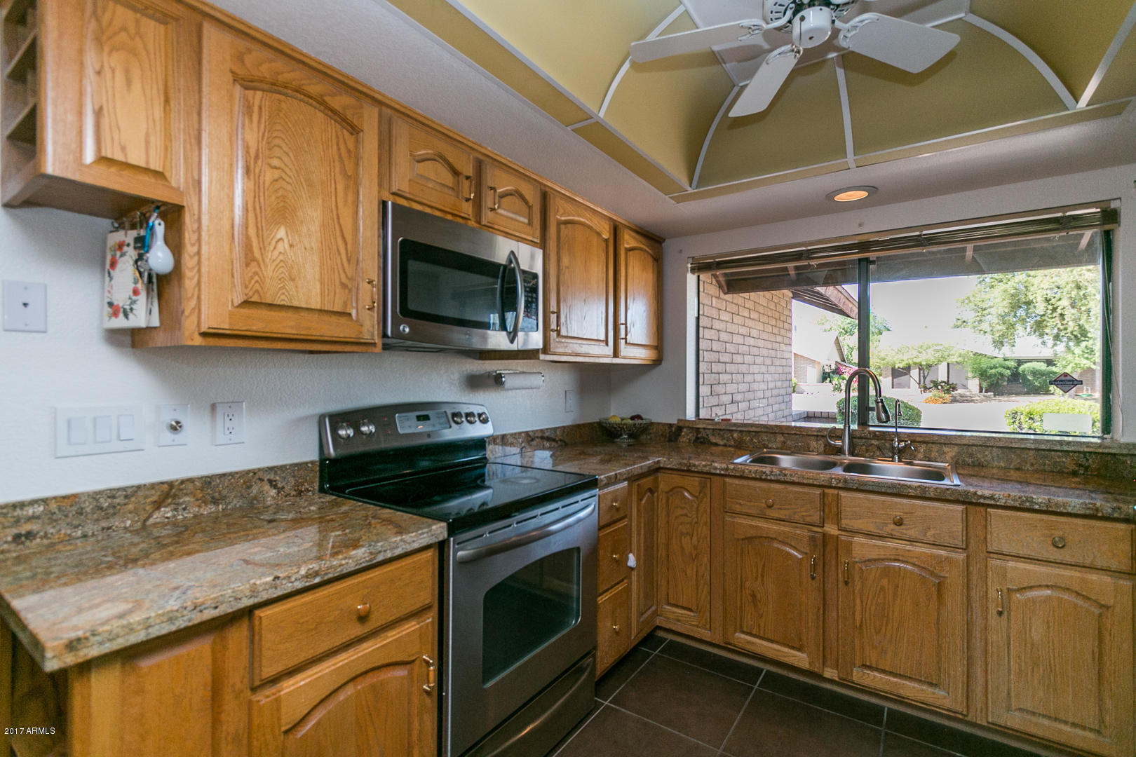 4335 East Hearn Road Phoenix, AZ 85032 - Photo 4 of 33 Updated kitchen