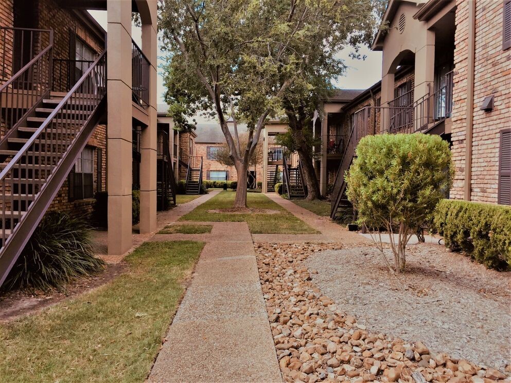 3400 Edloe Street, Unit 1703 Houston, TX 77027 - Photo 4 of 13 a view of a pathway with a buildings in the background