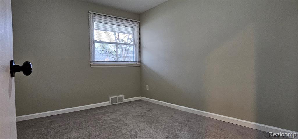 29604 Chelmsford Road Southfield, MI 48076 - Photo 6 of 27