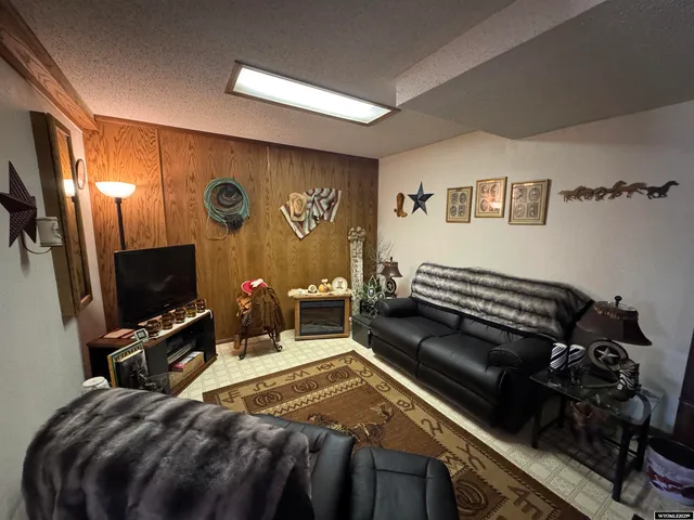 $190,000 | 1002 Mineral Drive, Hanna, WY 82327