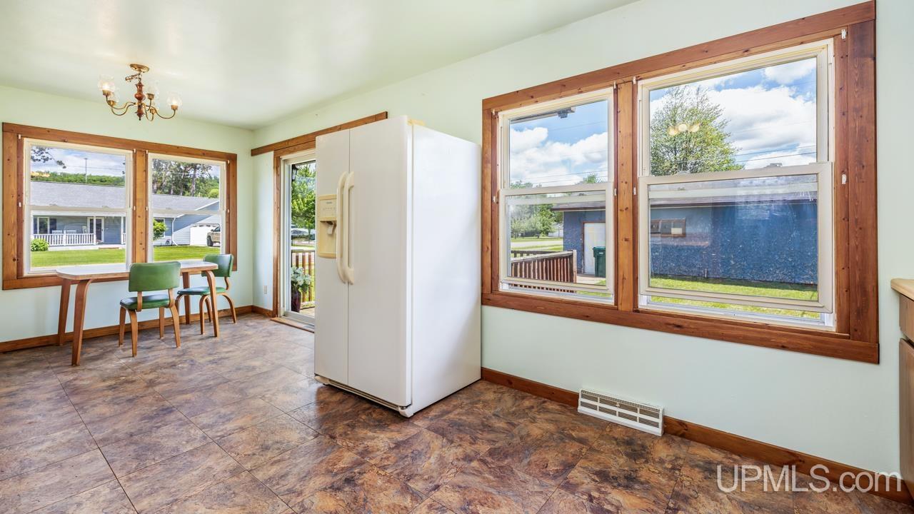 830 Mullen Street Quinnesec, MI 49876 - Photo 8 of 27