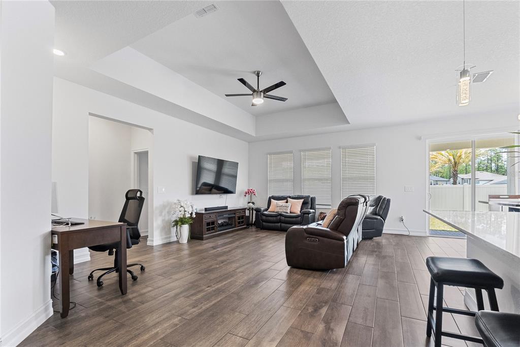 18331 Serene Lk Loop Lutz, FL 33548 - Photo 13 of 38