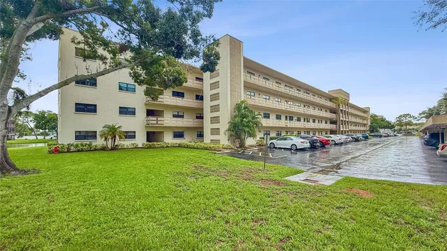 $169,000 | 6070 80th Street North, Unit 109, St. Petersburg, FL 33709
