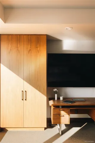 a building view with outdoor space