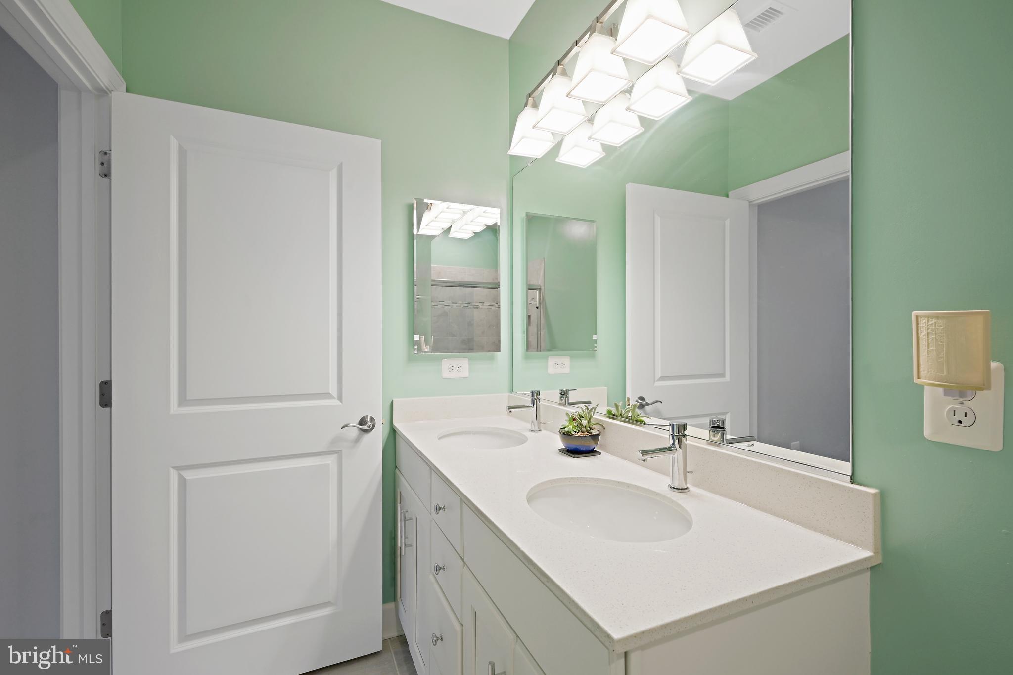 10520 Resort Road, Unit 306 Ellicott City, MD 21042 - Photo 28 of 46 Primary Bath