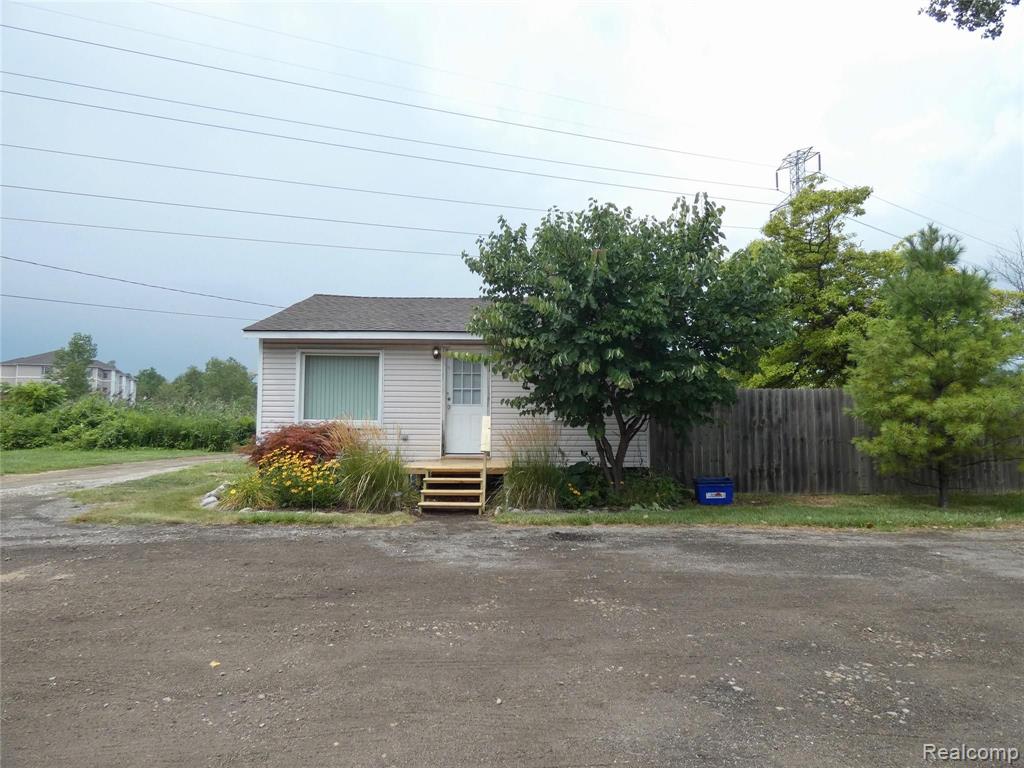 21332 Dix Toledo Road Woodhaven, MI 48183 - Photo 2 of 33