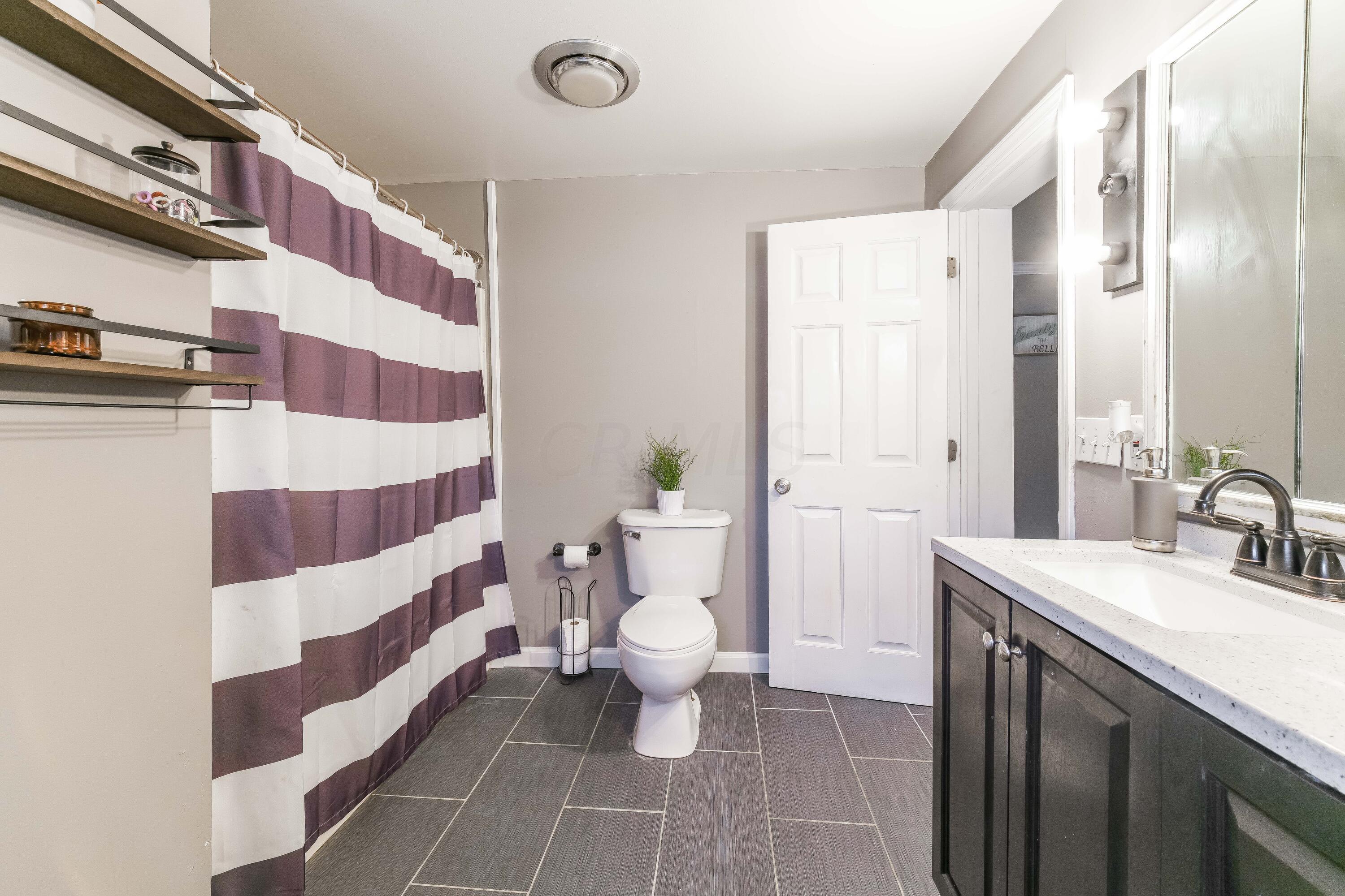21584 Main Street Raymond, OH 43067 - Photo 17 of 40 Full bathroom