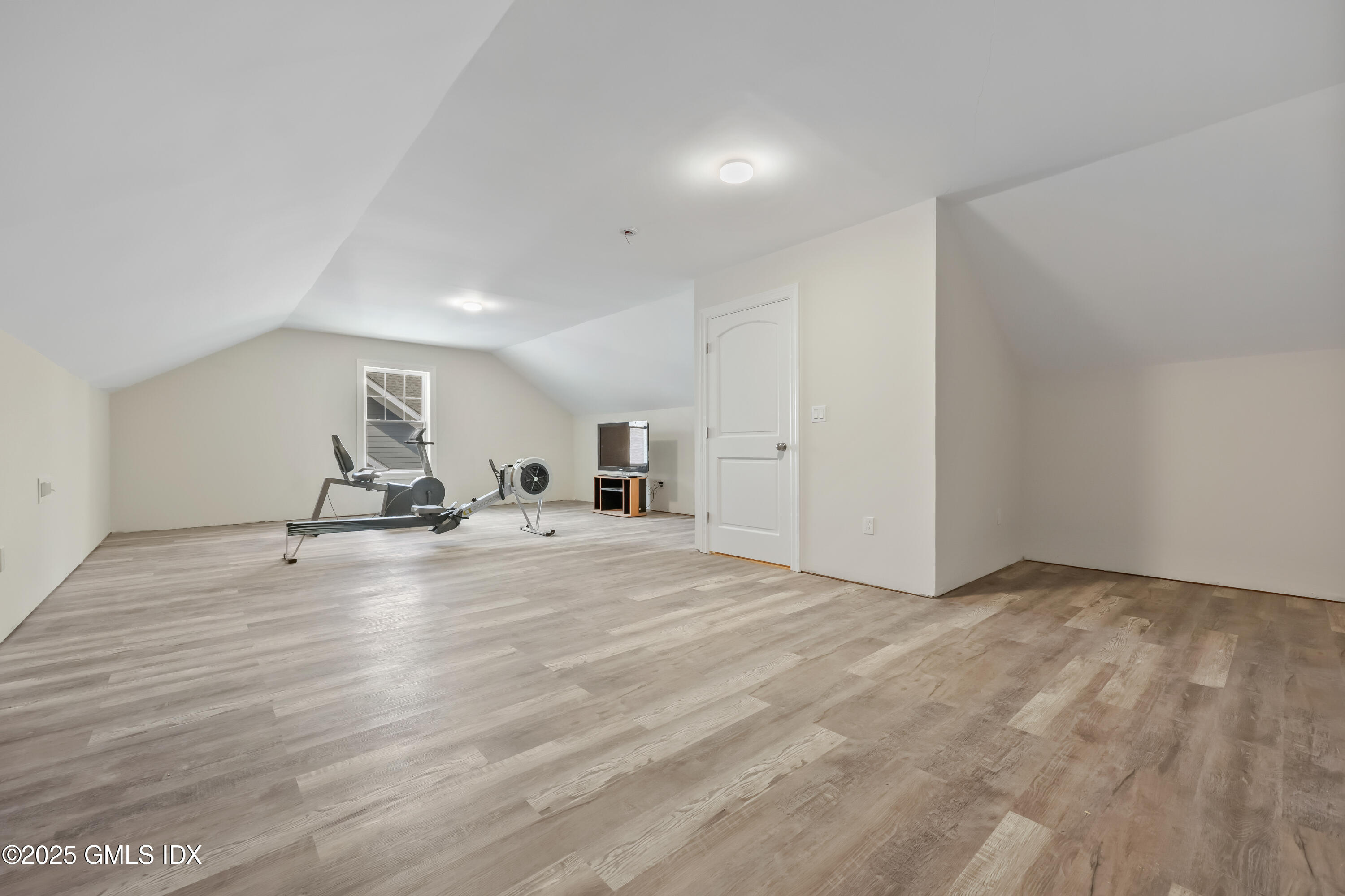 52 Morningside Drive Greenwich, CT 06830 - Photo 25 of 31 032