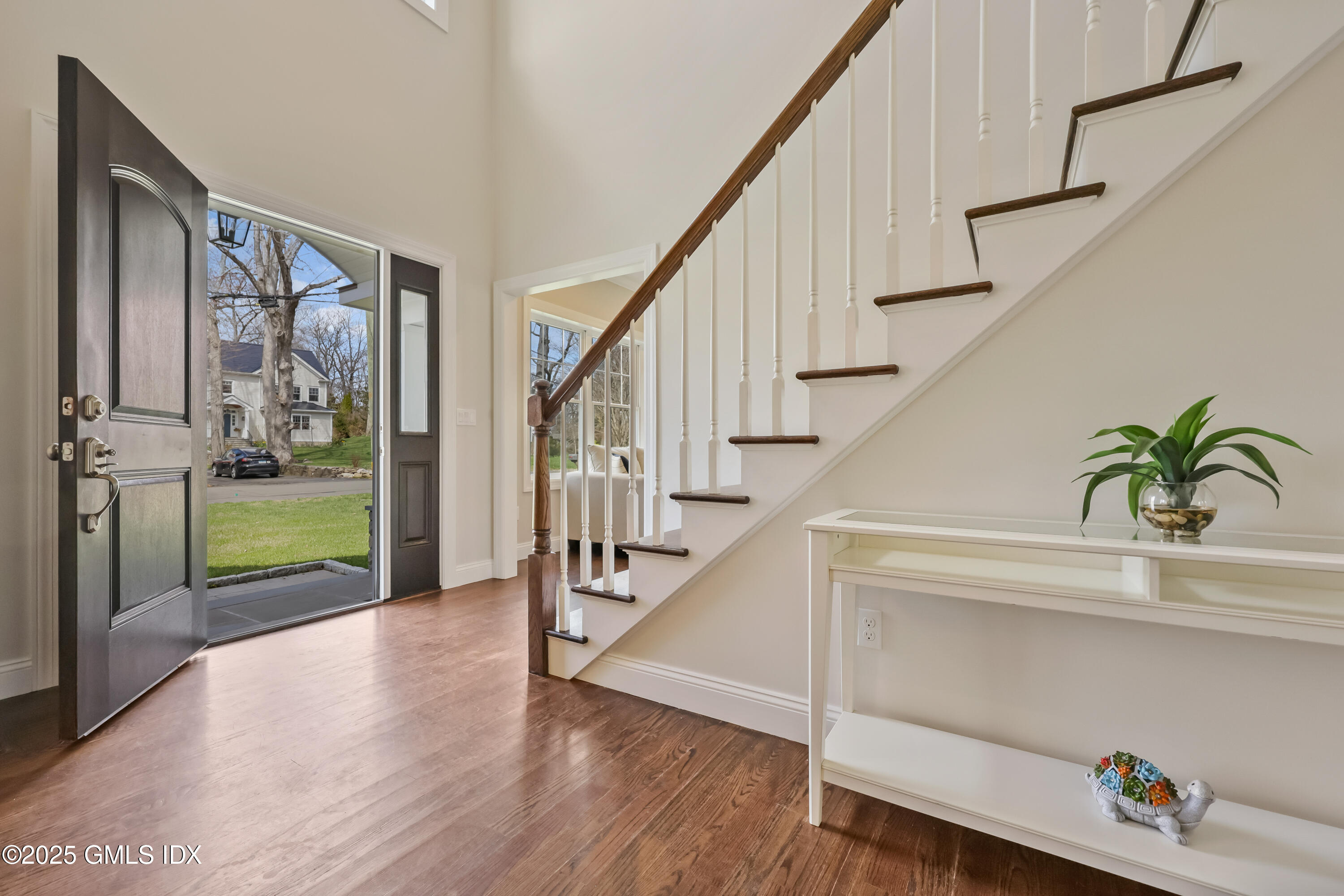 52 Morningside Drive Greenwich, CT 06830 - Photo 6 of 31 019