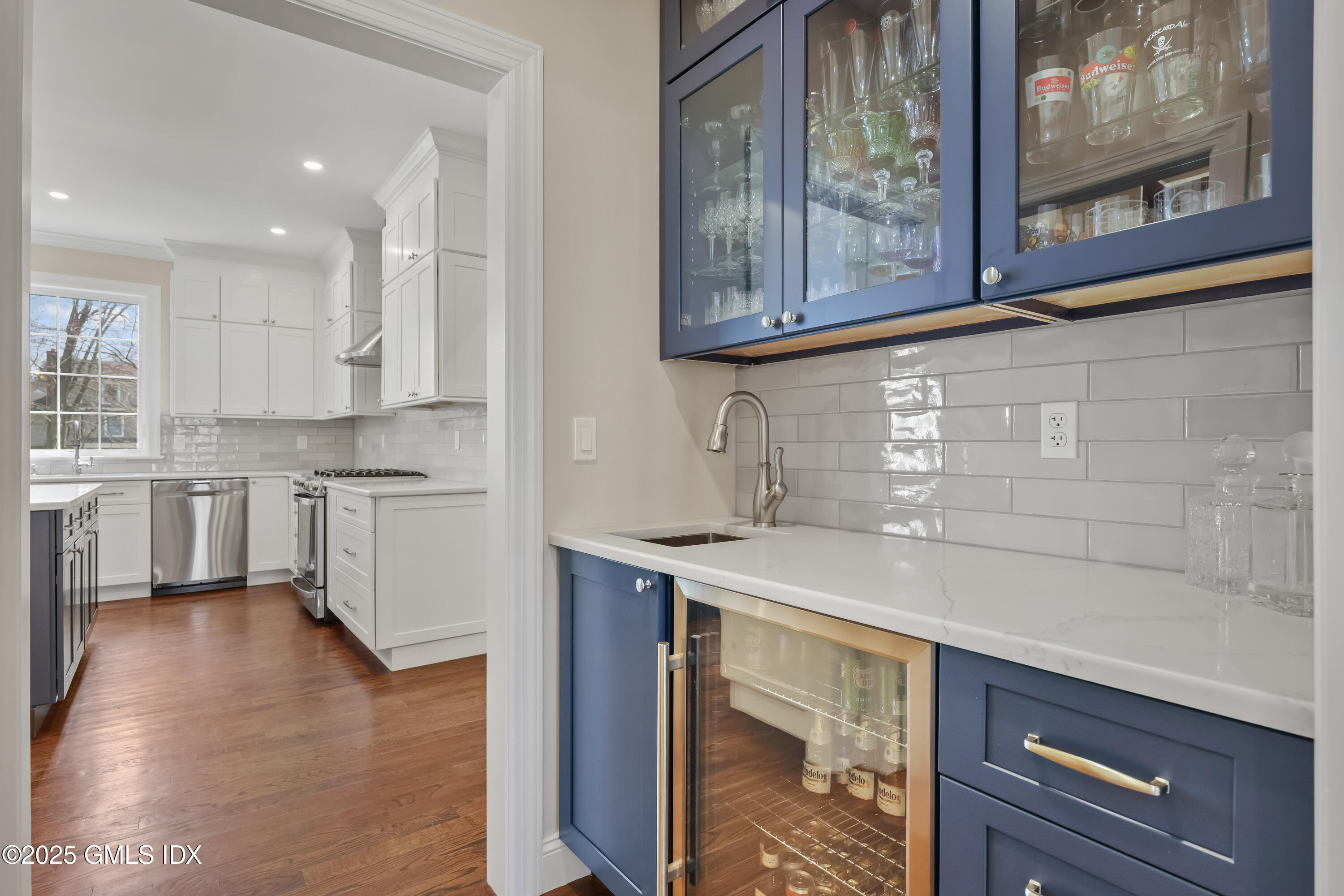 52 Morningside Drive Greenwich, CT 06830 - Photo 8 of 31 09