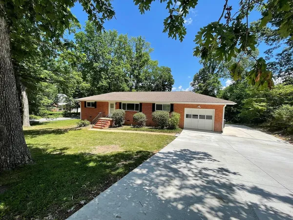 $2,800 | 1310 Aswan Drive, Signal Mountain, TN 37377