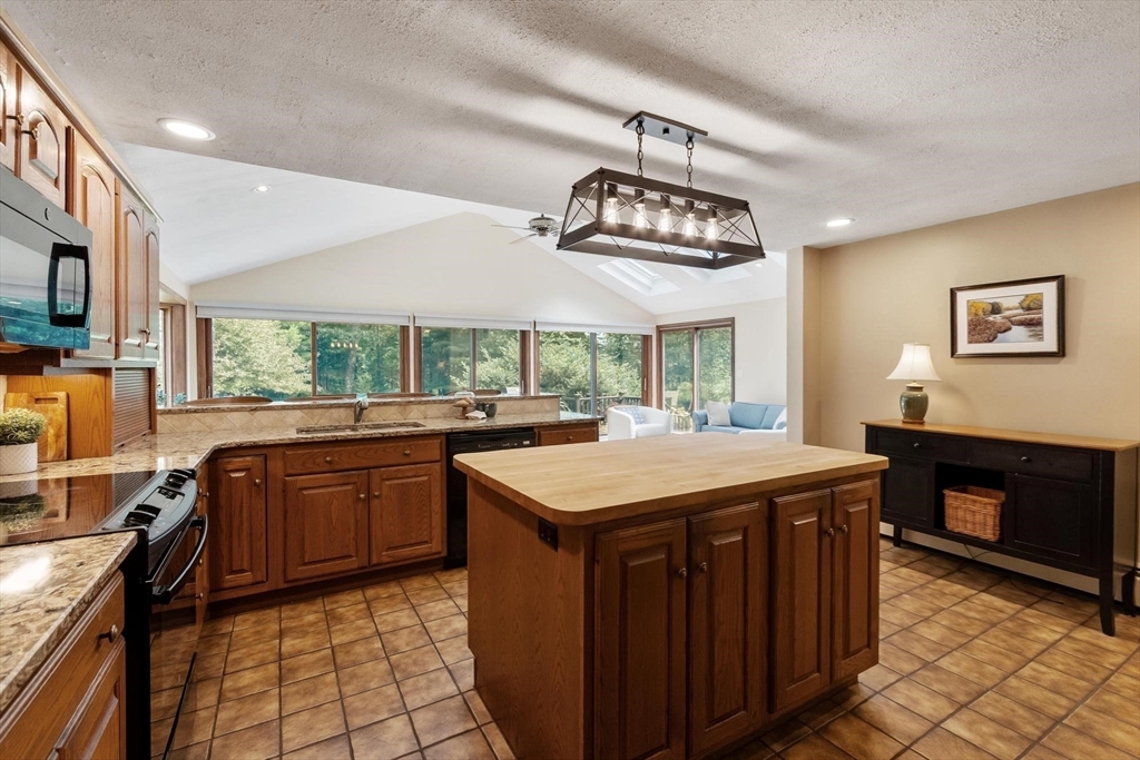 105 Slough Road Harvard, MA 01451 - Photo 16 of 38