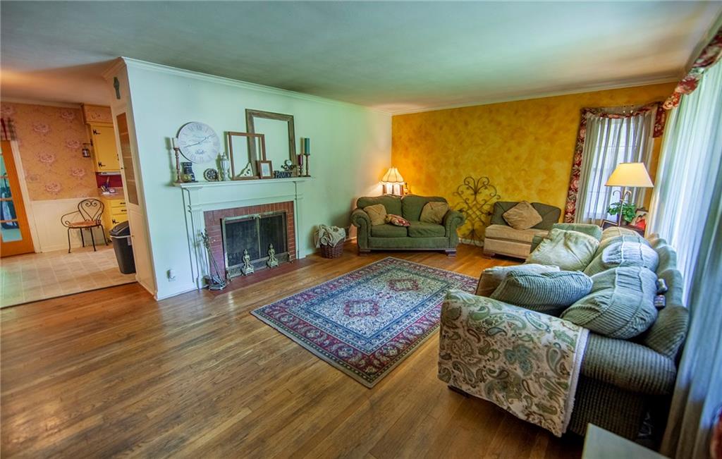 908 Longfellow Road Anderson, IN 46011 - Photo 3 of 22 Gallery Image 3