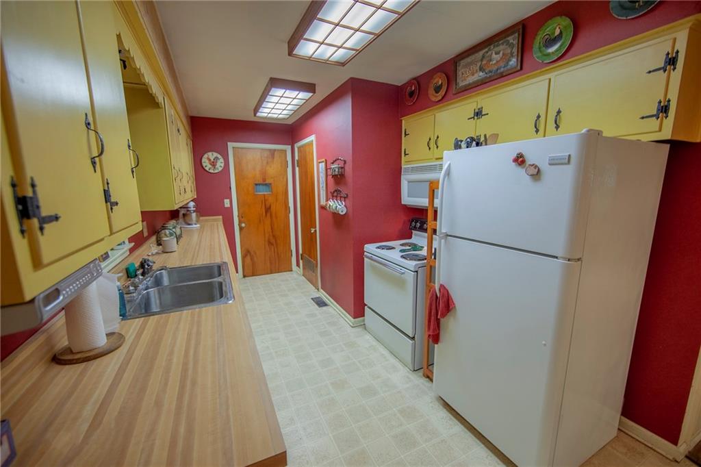 908 Longfellow Road Anderson, IN 46011 - Photo 8 of 22 Gallery Image 8