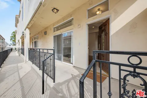 $985,000 | 15027 Dickens Street, Unit 1, Sherman Oaks, CA 91403